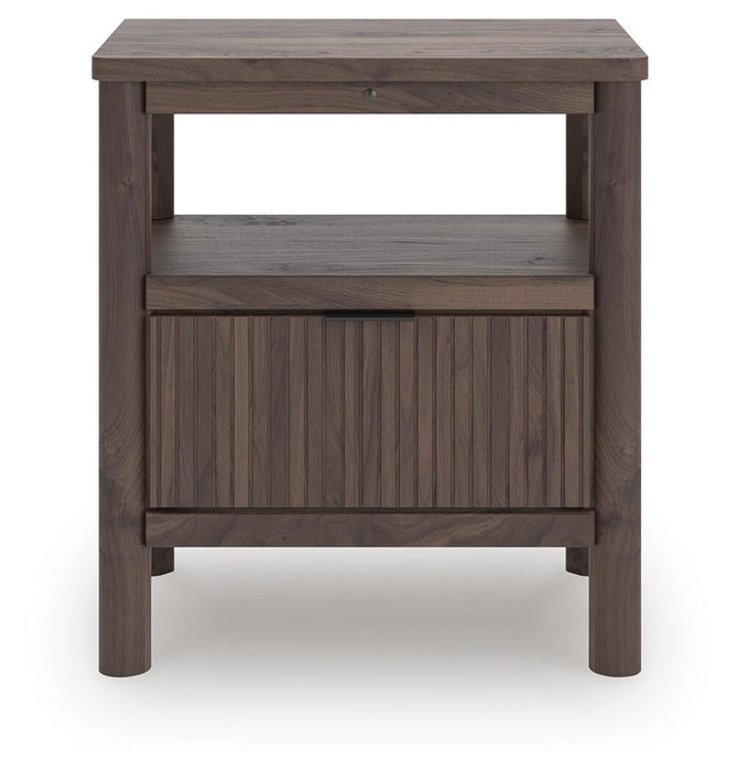 Pamytta Queen Panel Bed, Dresser, Mirror and Nightstand
