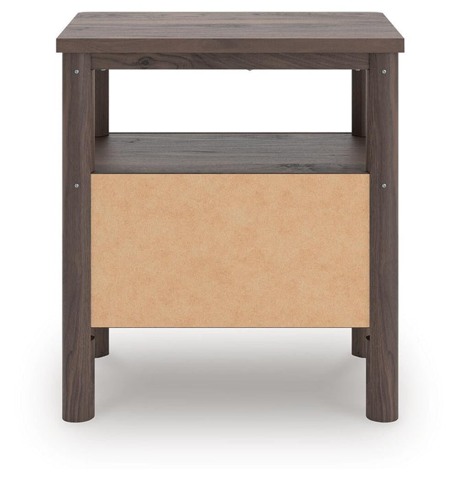 Pamytta King Panel Platform Bed, Dresser, Mirror and Nightstand